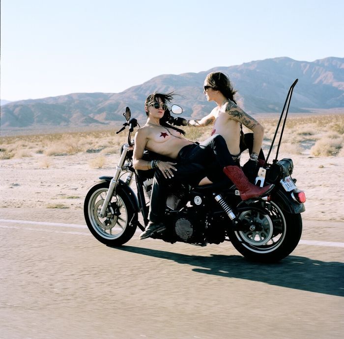 Girls on a motorcycle in Guarulhuis
