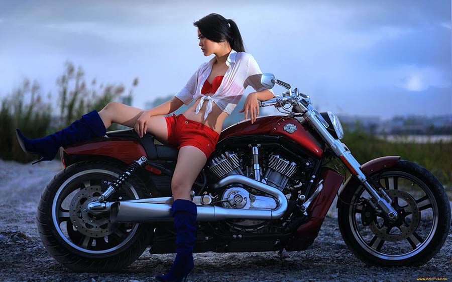 Beautiful girls and motorcycles in Guarulhuis