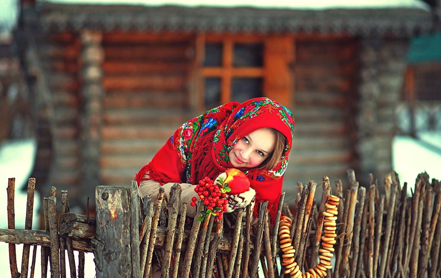 Sexy girl Women in Slavic costumes in Guarulhuis