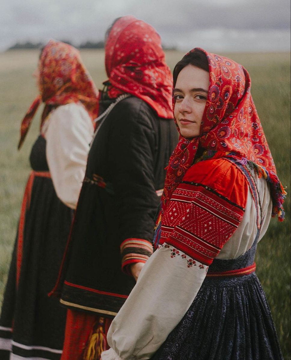 Women in Slavic costumes in Guarulhuis