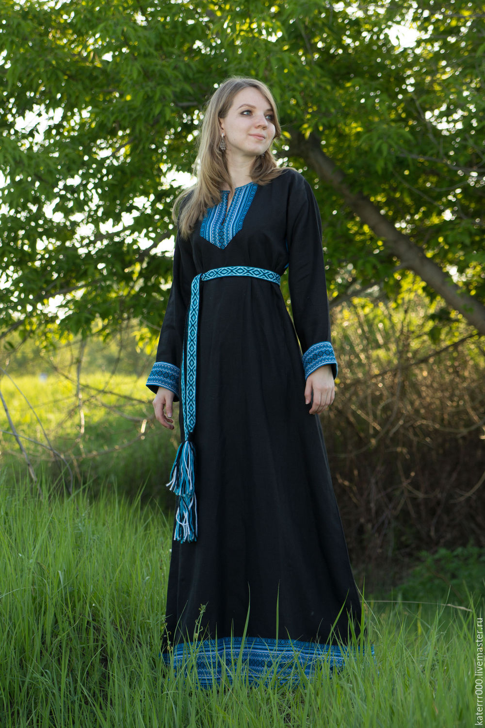 Women in Slavic costumes in Guarulhuis