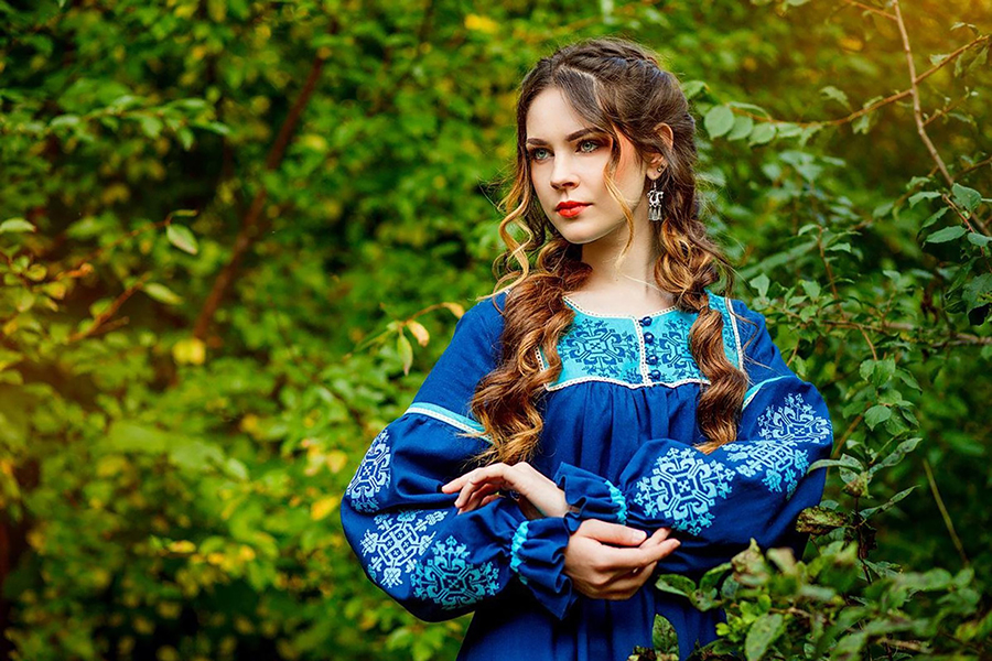 Sexy photo Women in Slavic costumes in Guarulhuis