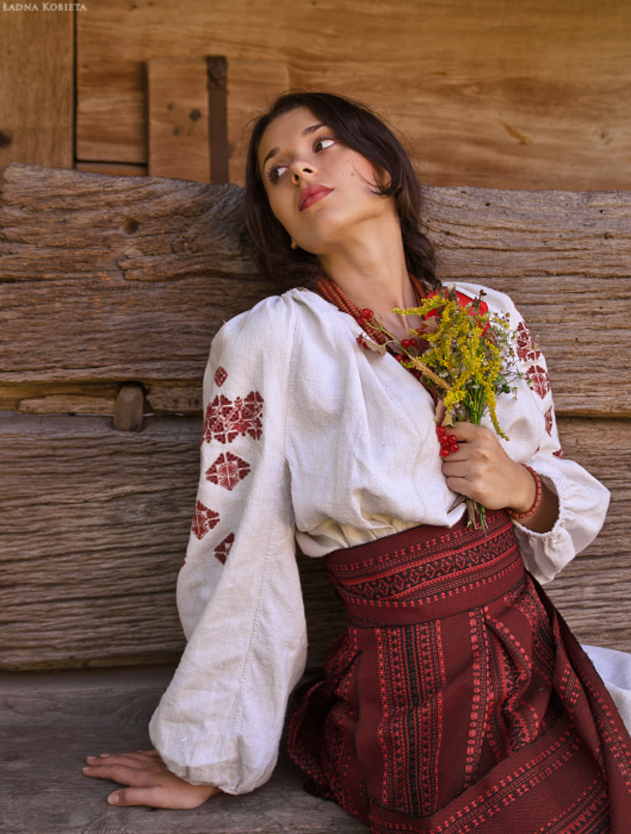 Girls in Slavic costumes in Guarulhuis