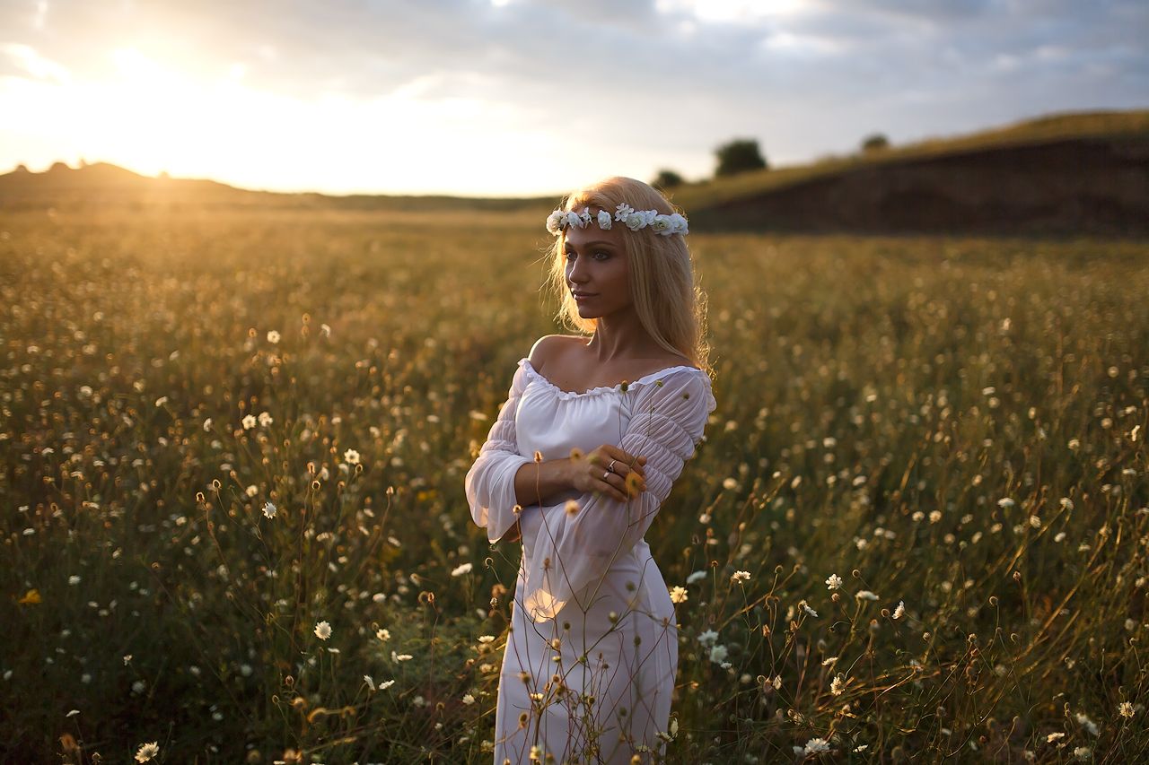Girls in Slavic costumes in Guarulhuis