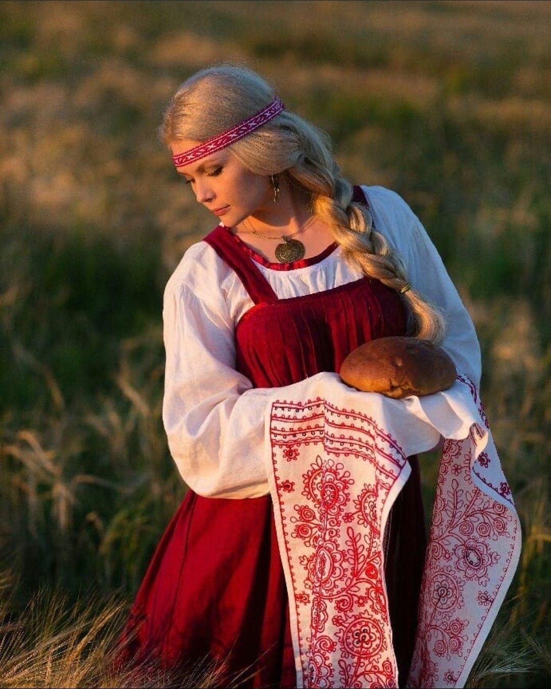 Girls in Slavic costumes in Guarulhuis