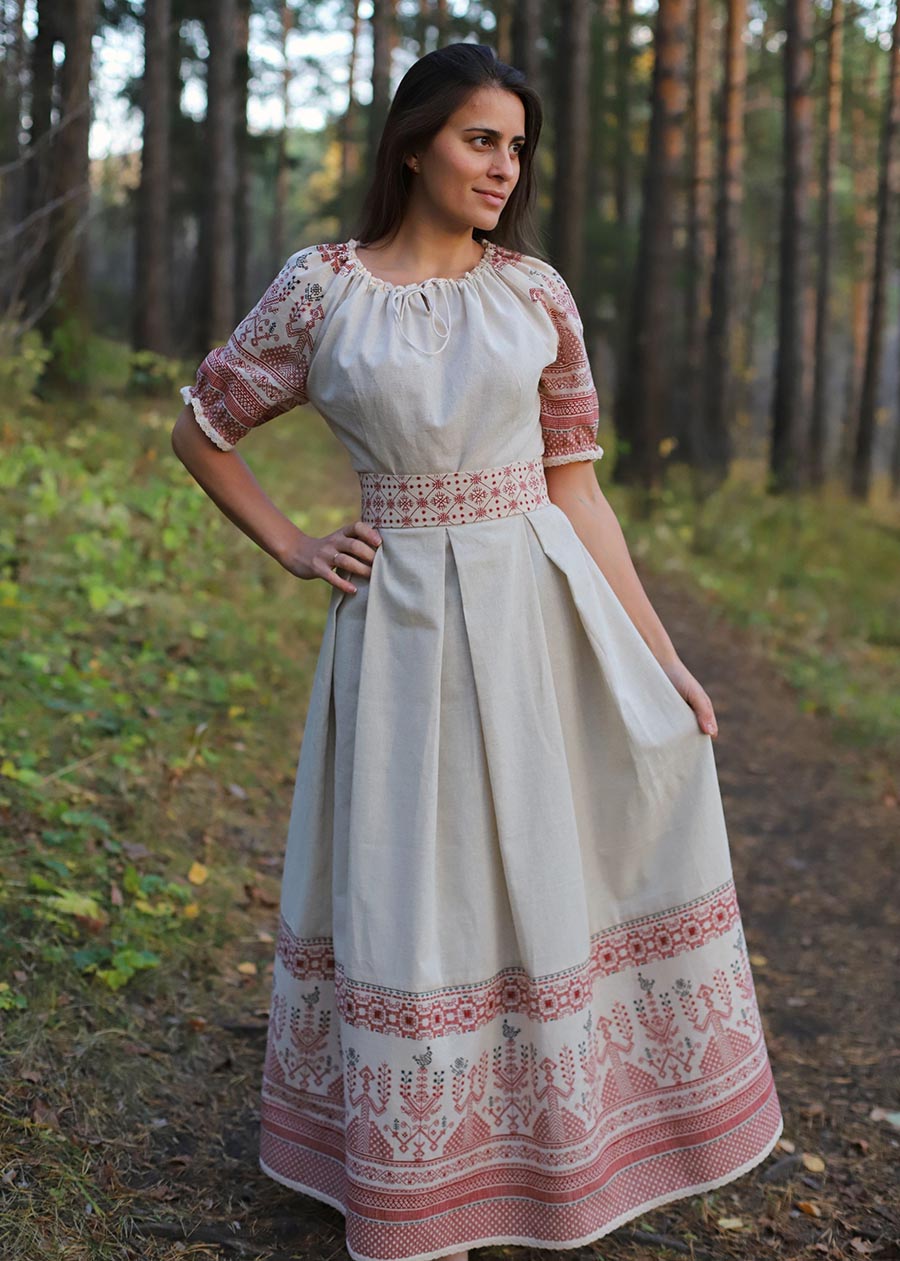 Girls in Slavic costumes in Guarulhuis