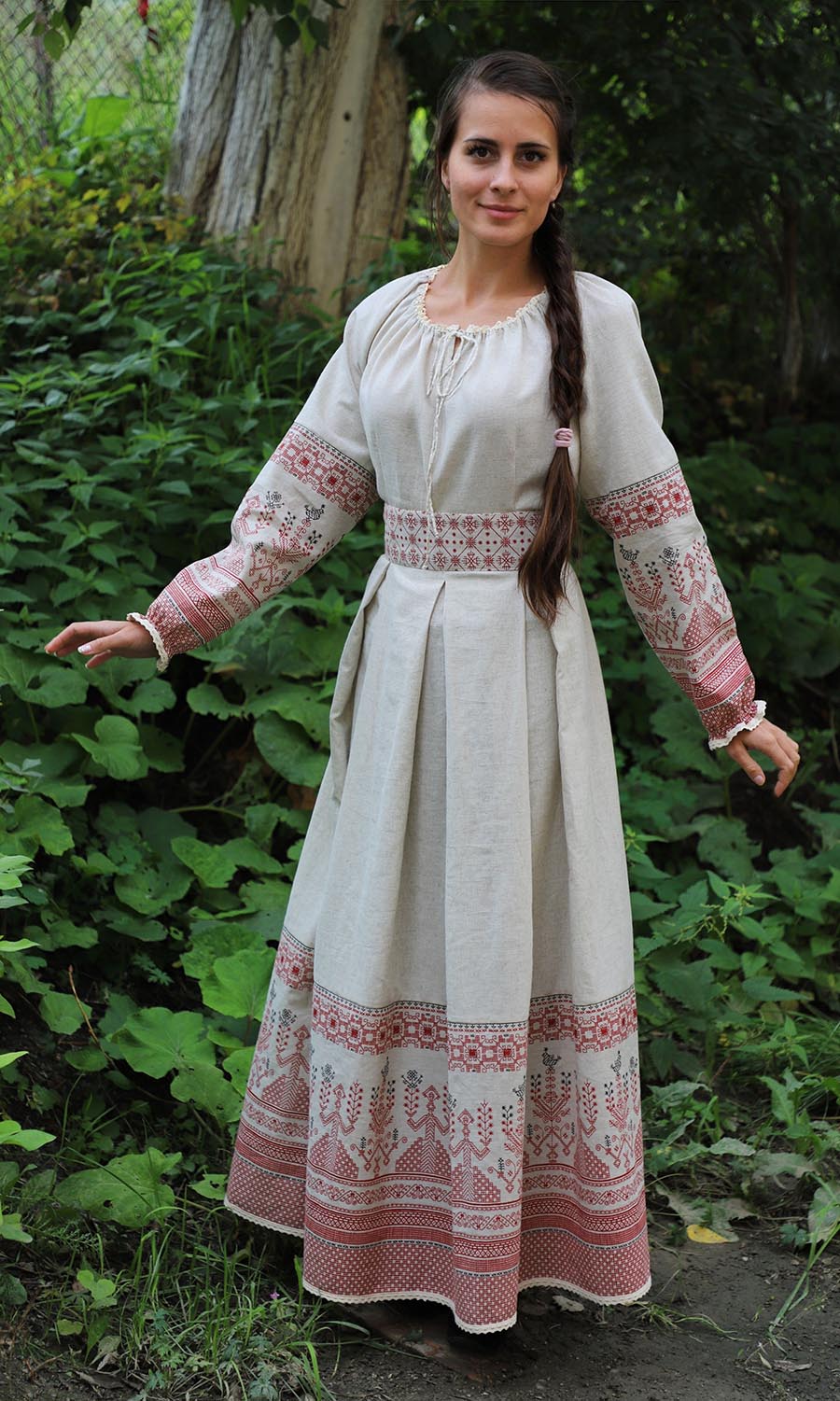 Girls in Slavic costumes in Guarulhuis